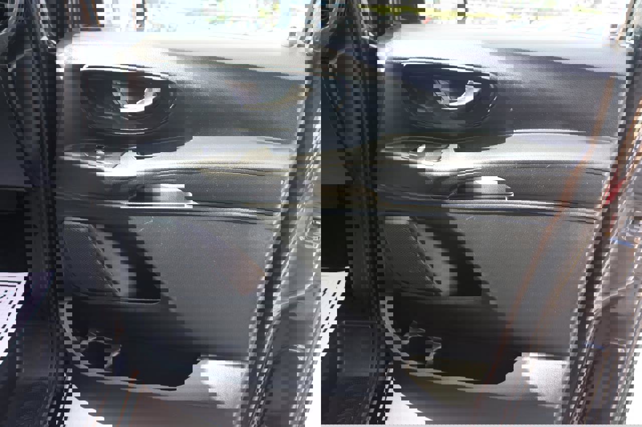 Used 2018 Mercedes-Benz Metris Passenger image 13