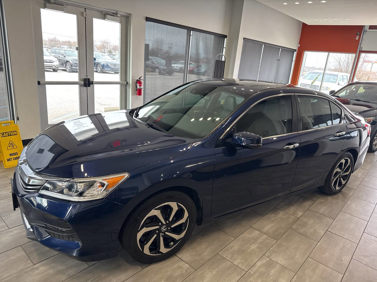 Used 2017 Honda Accord EX-L image 10