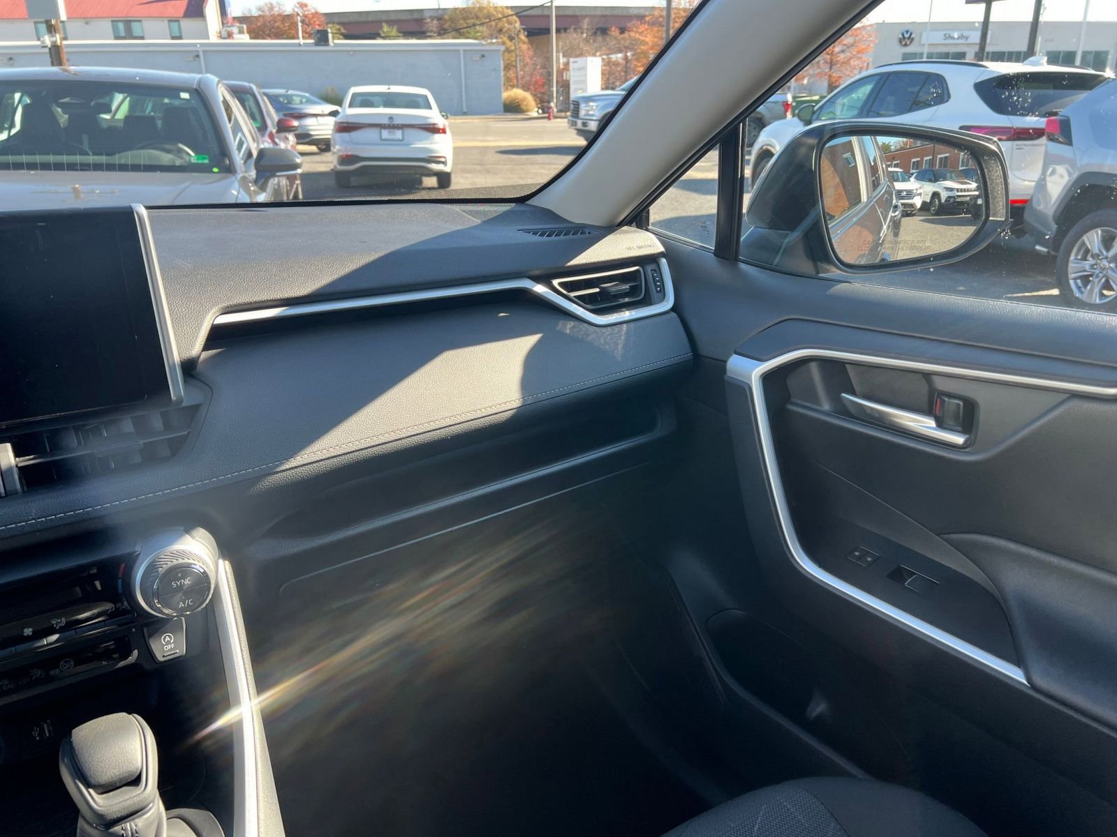 Used 2025 Toyota RAV4 XLE image 35