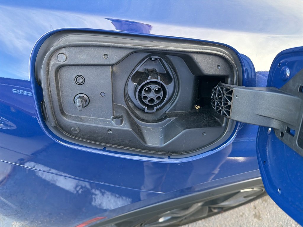 Used 2025 Toyota Prius Plug-In Hybrid image 9