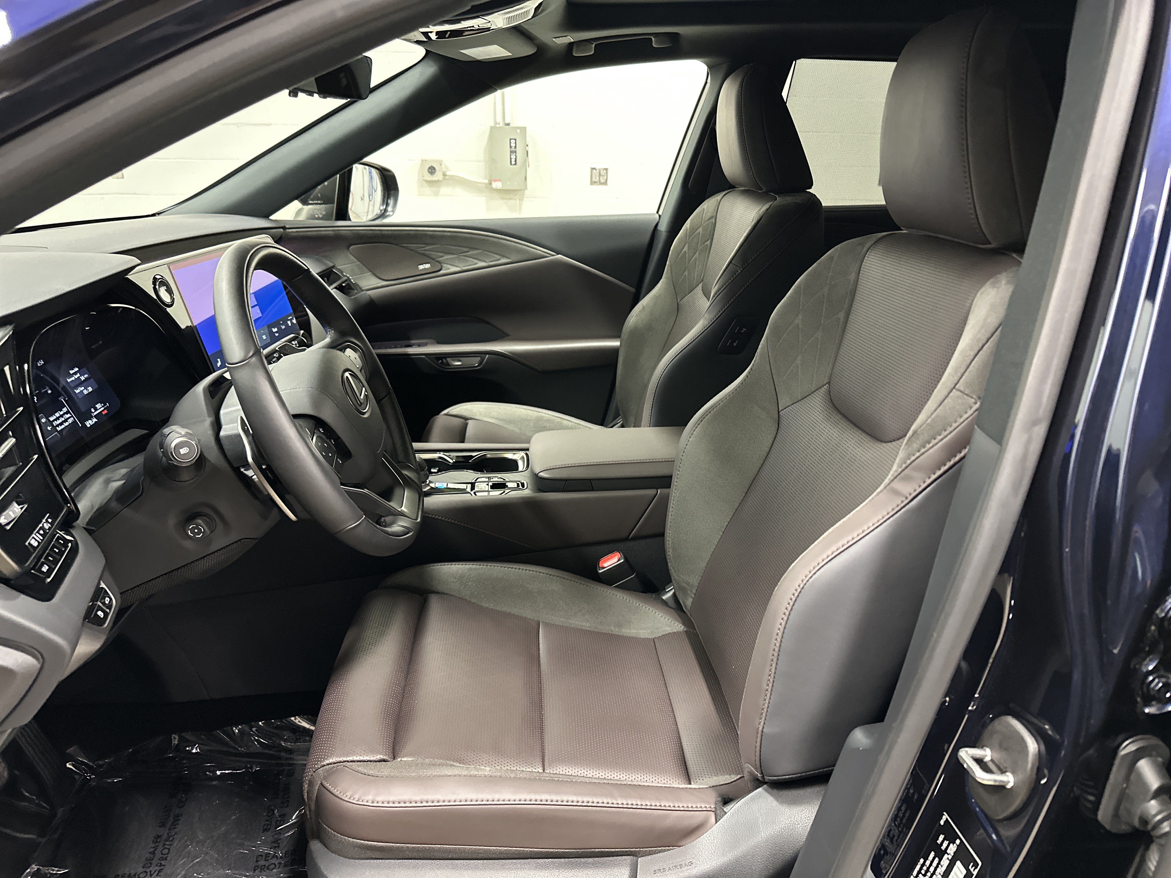 Certified 2025 Lexus RX 450h AWD w/ Convenience Package image 16