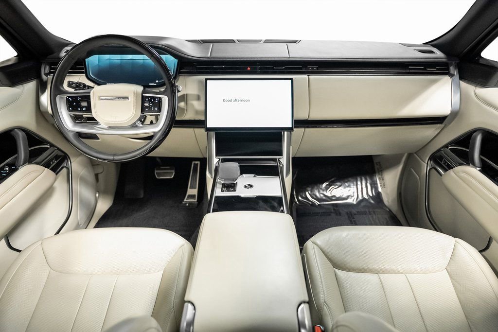 Used 2025 Land Rover Range Rover SE image 4