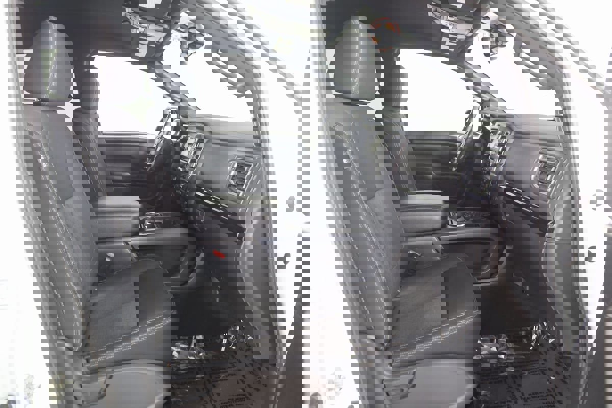 Used 2019 Nissan Titan SV w/ SV Convenience Package image 12