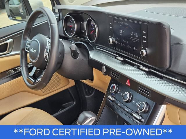 Used 2024 Kia Carnival LX FWD image 11