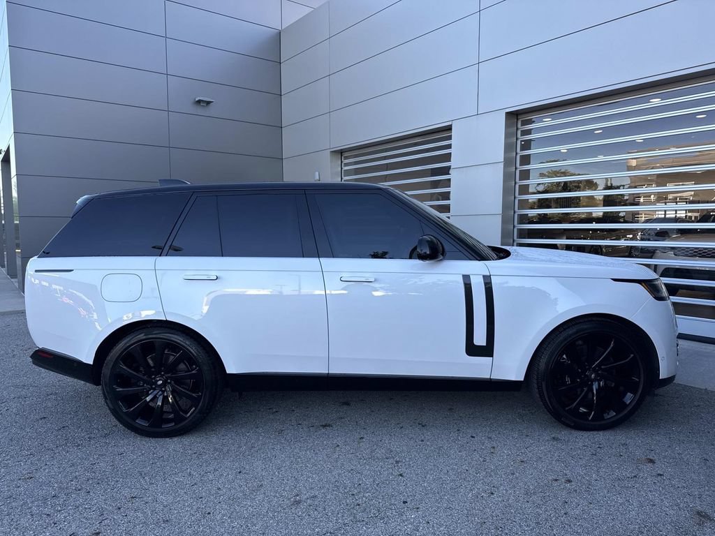 Certified 2025 Land Rover Range Rover SE AWD/4WD image 9