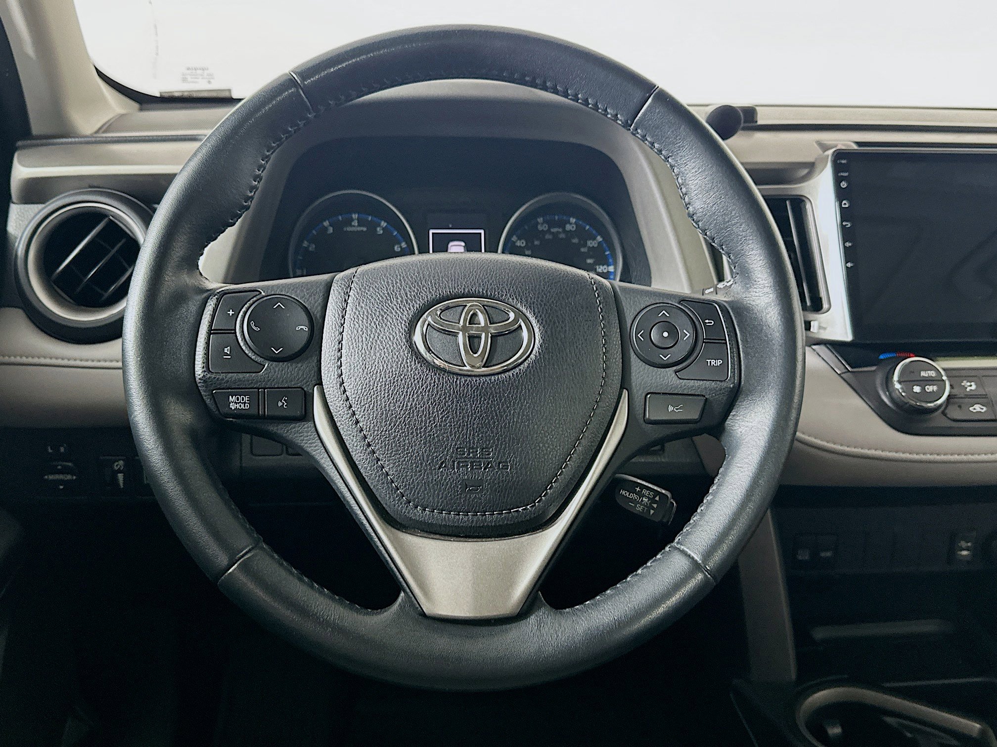 Used 2017 Toyota RAV4 XLE FWD image 18