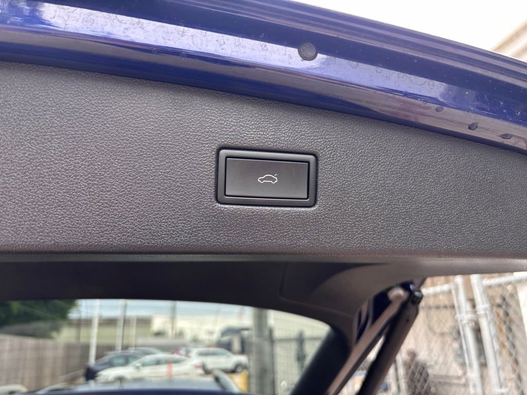 Used 2022 Volkswagen Tiguan SE image 13