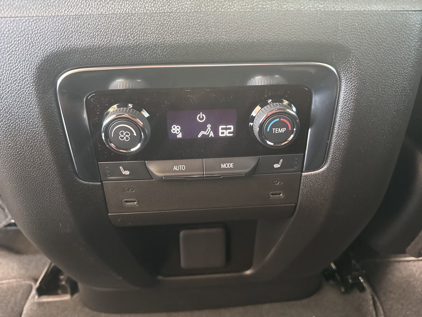 New 2025 Chevrolet Suburban Premier image 20