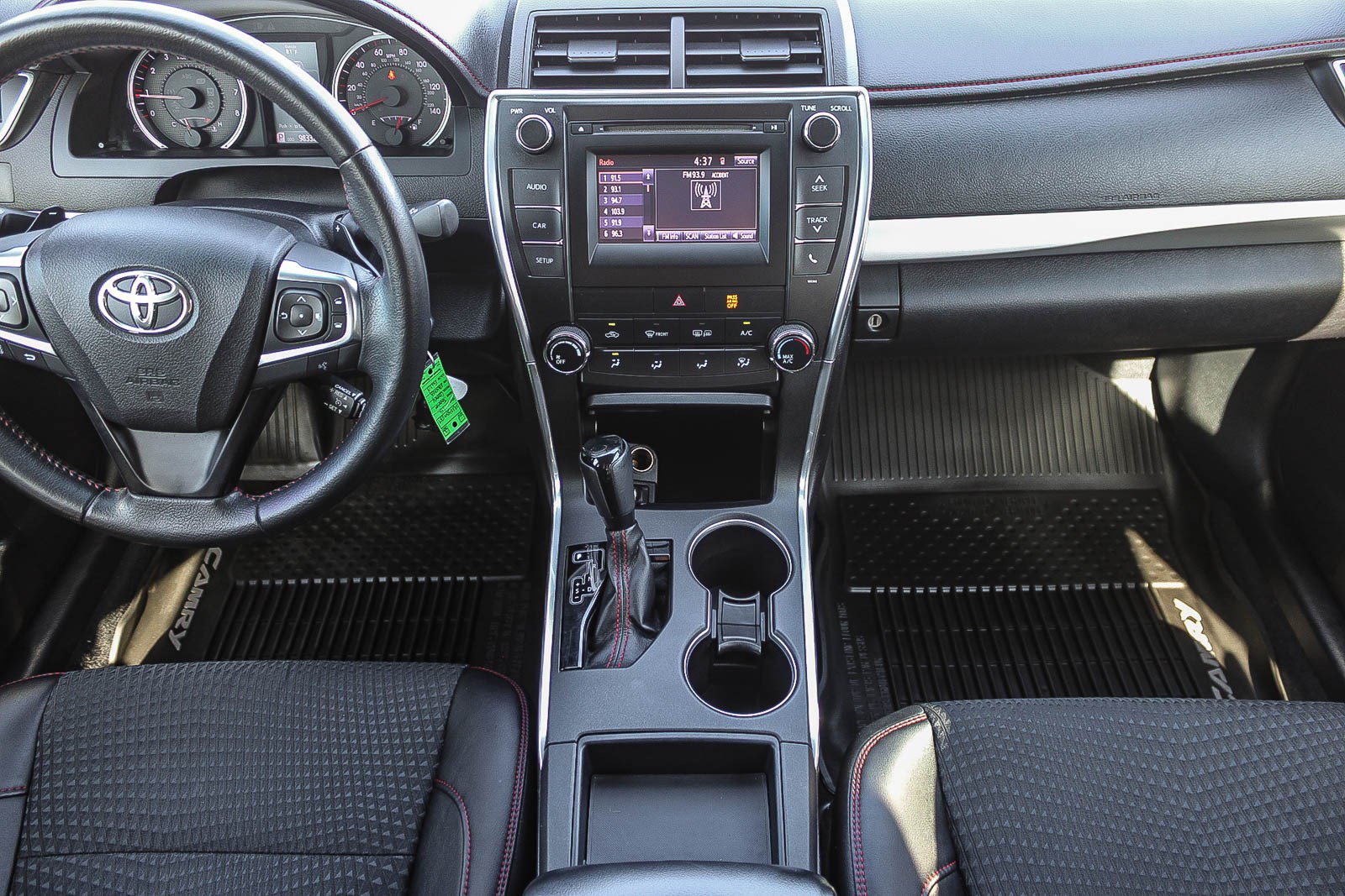 Used 2015 Toyota Camry SE FWD image 13