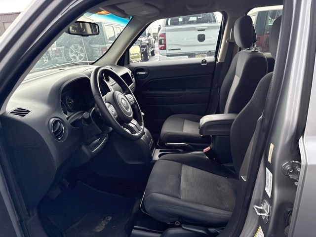 Used 2014 Jeep Patriot Latitude AWD/4WD image 17