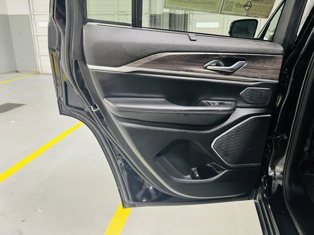 Used 2023 Jeep Grand Cherokee 4WD 4xe w/ Luxury Tech Group II image 31