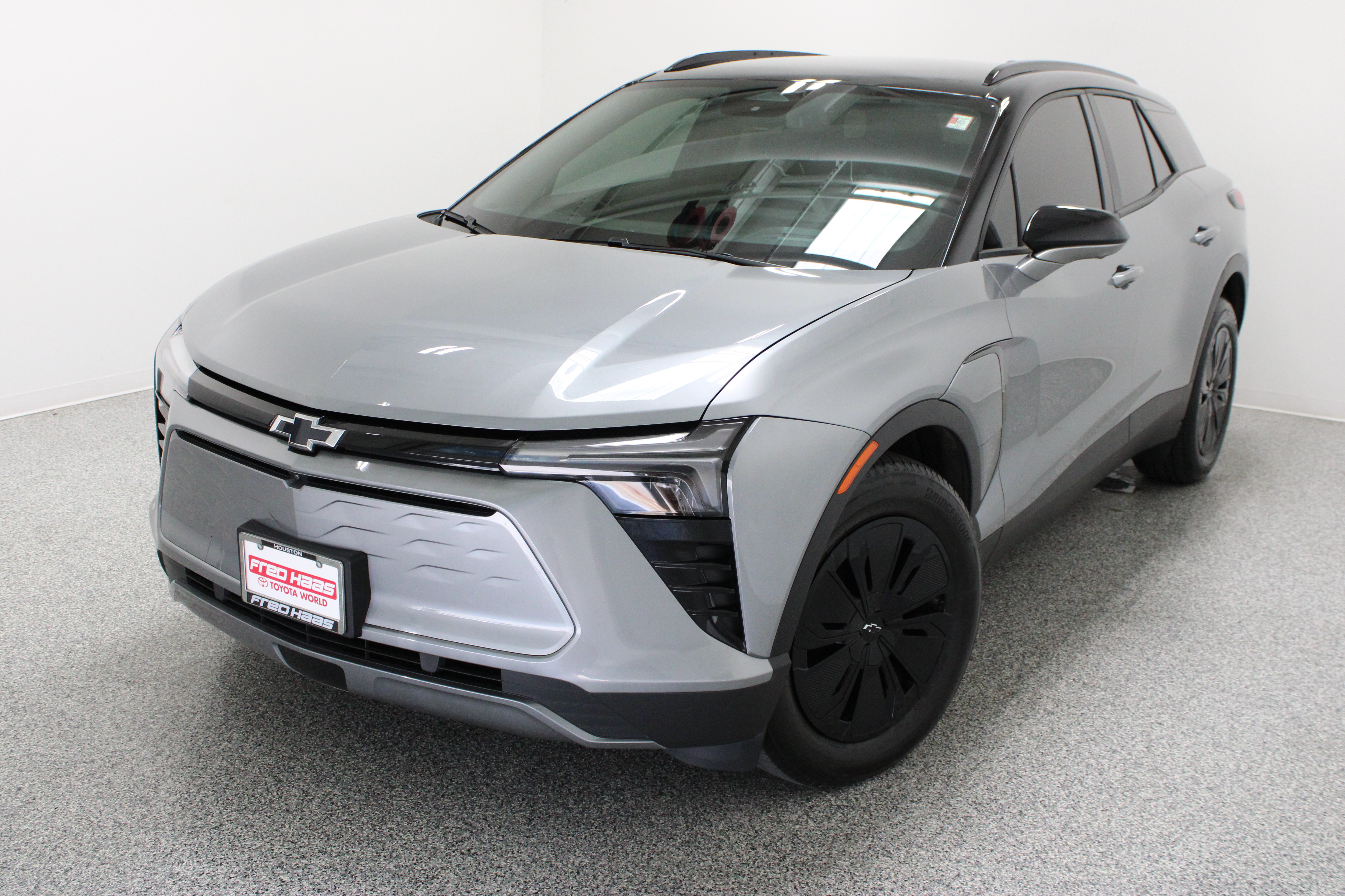 Used 2025 Chevrolet Blazer EV LT FWD image 2