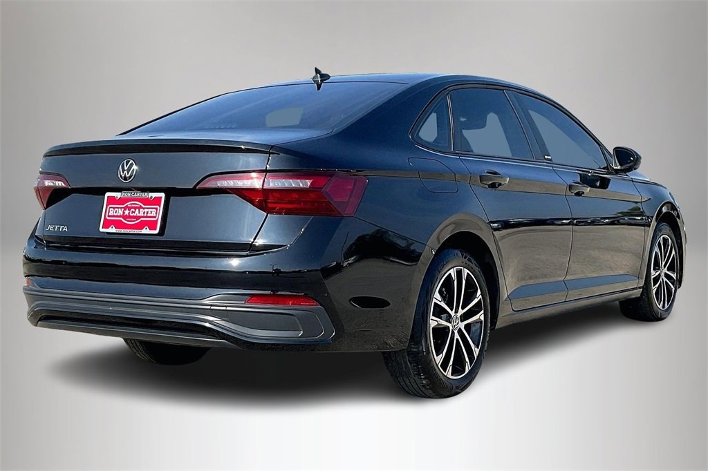 Used 2024 Volkswagen Jetta Sport image 5