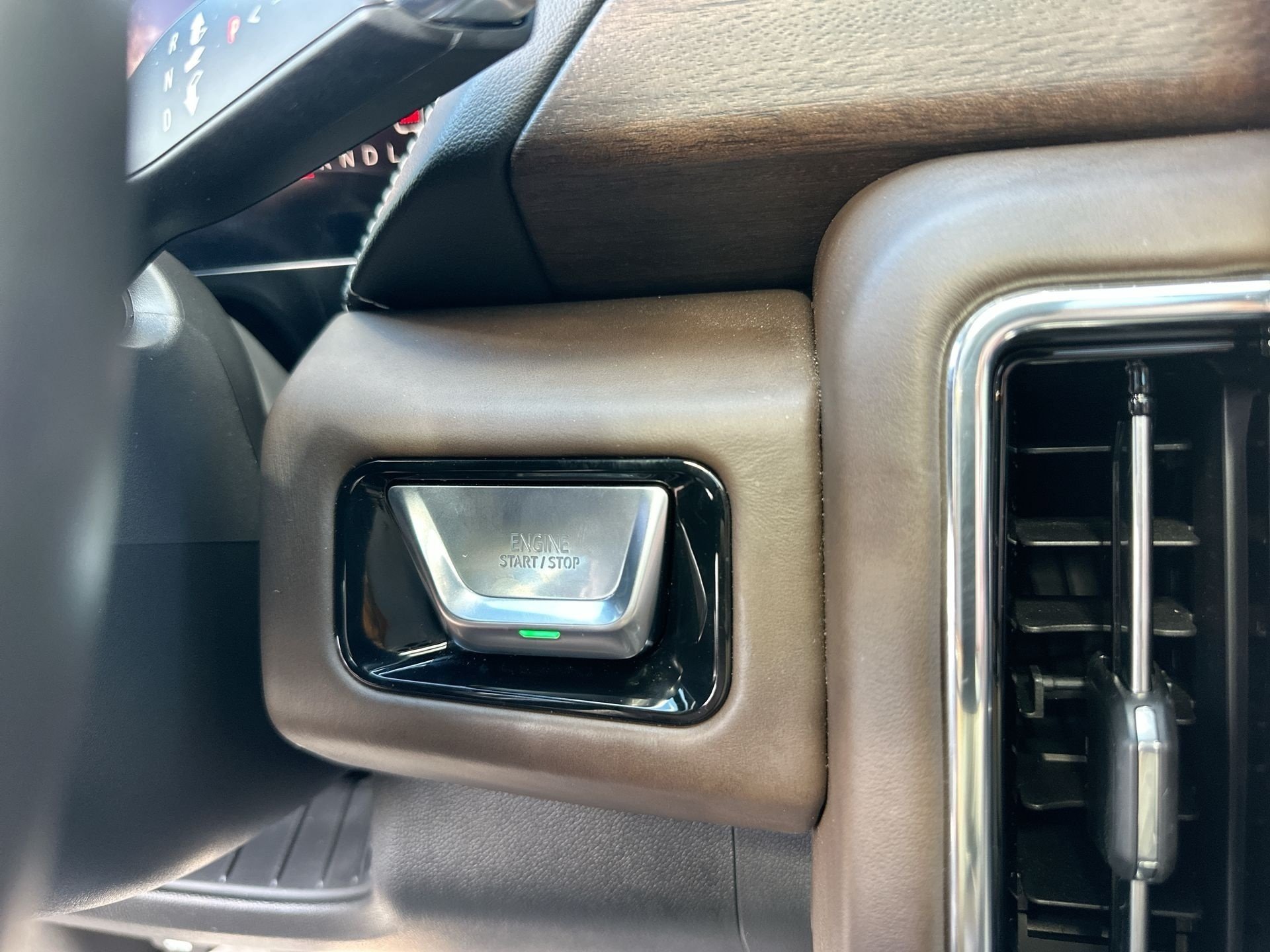 Certified 2025 GMC Yukon Denali Ultimate AWD/4WD image 17