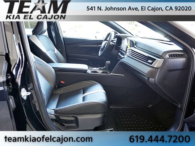 Used 2025 Toyota Camry SE w/ Convenience Package FWD image 12