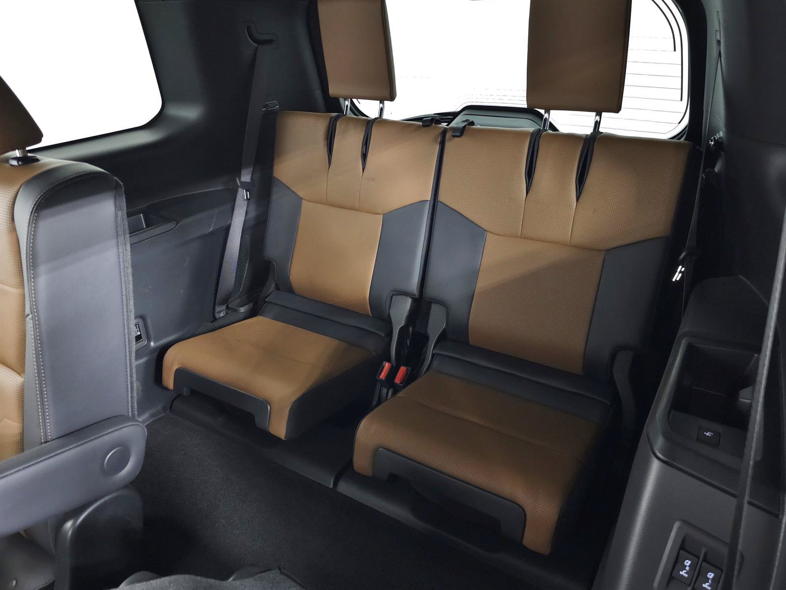 Certified 2025 Lexus GX 550 w/ Cold Area Package AWD/4WD image 44