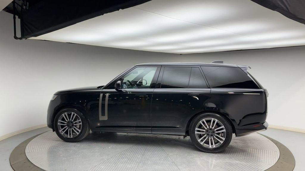 Certified 2023 Land Rover Range Rover SE image 5