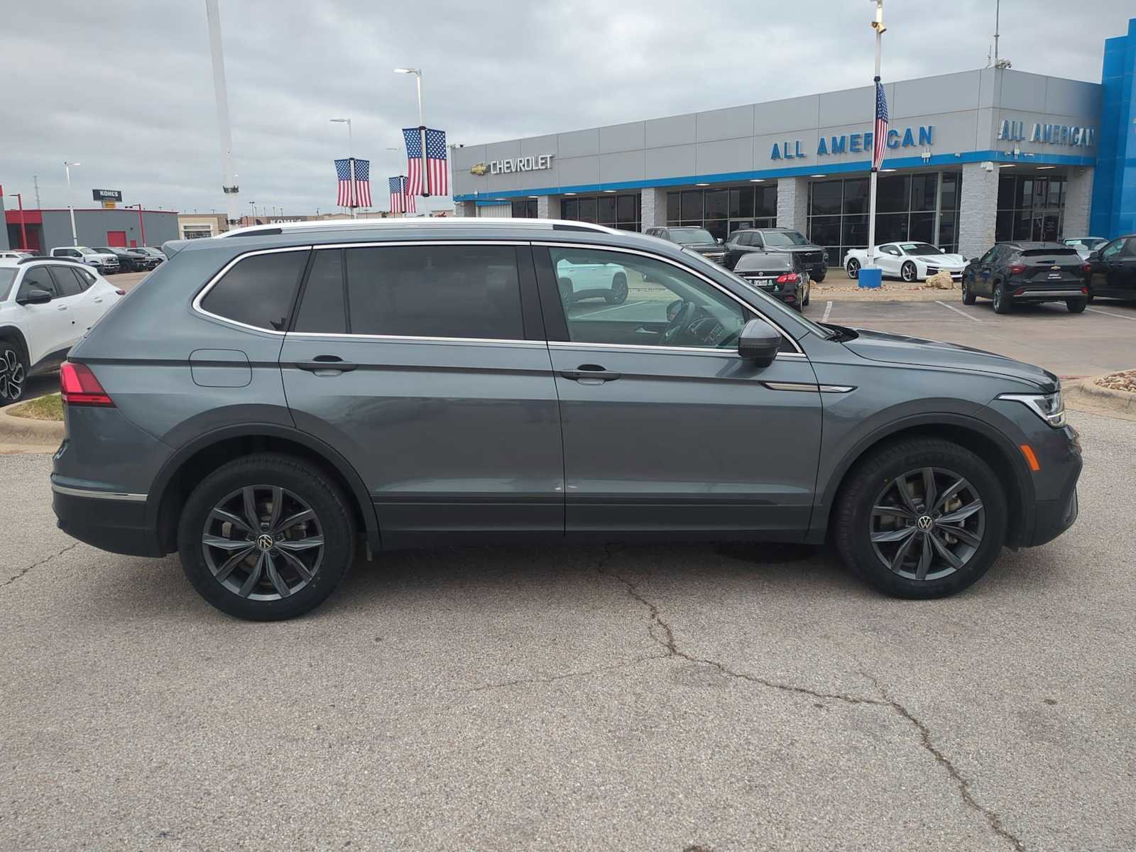 Used 2024 Volkswagen Tiguan SE image 9