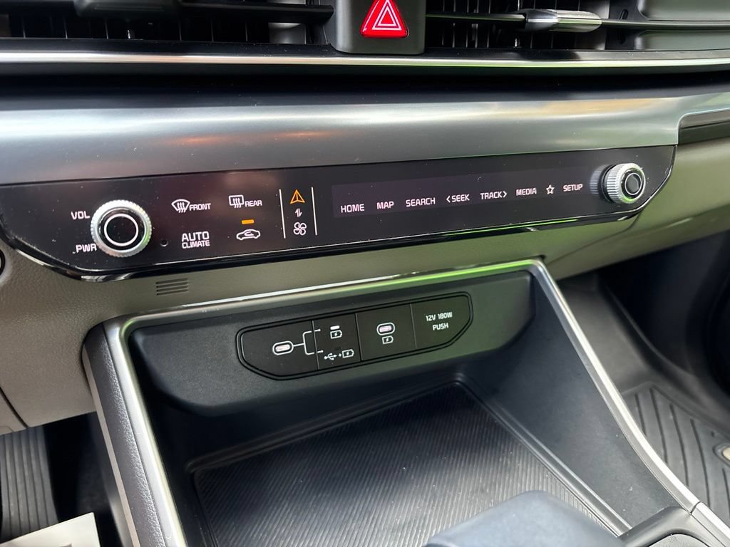 Used 2025 Kia Carnival FWD image 32
