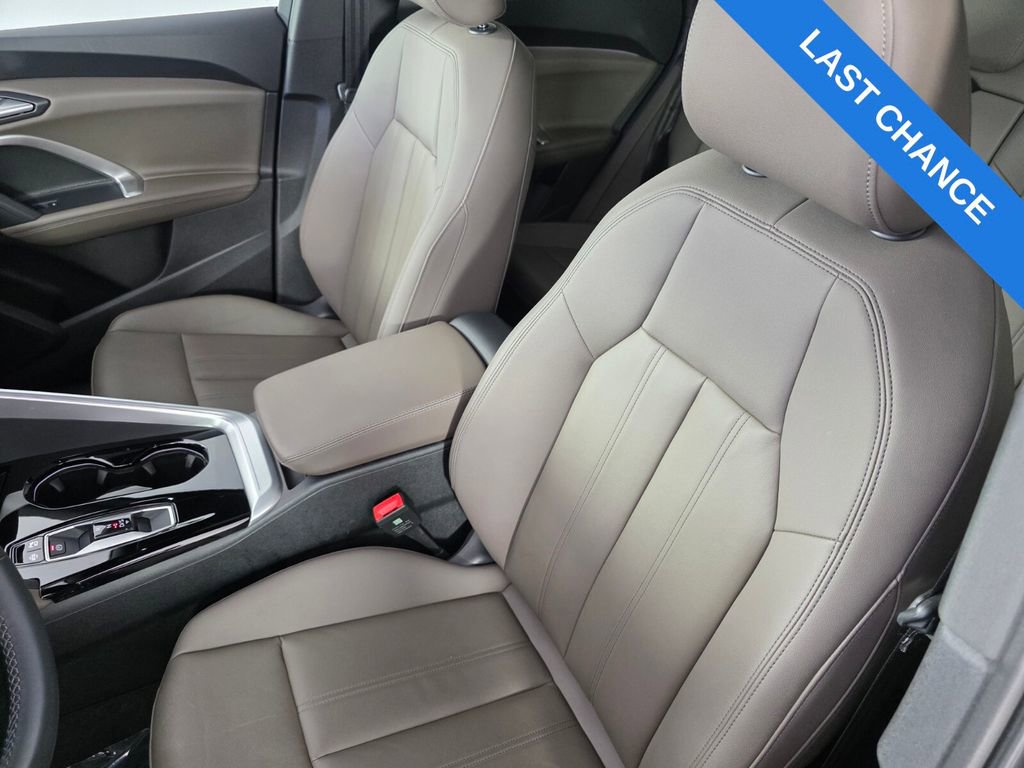 Used 2025 Audi Q5 Premium image 11