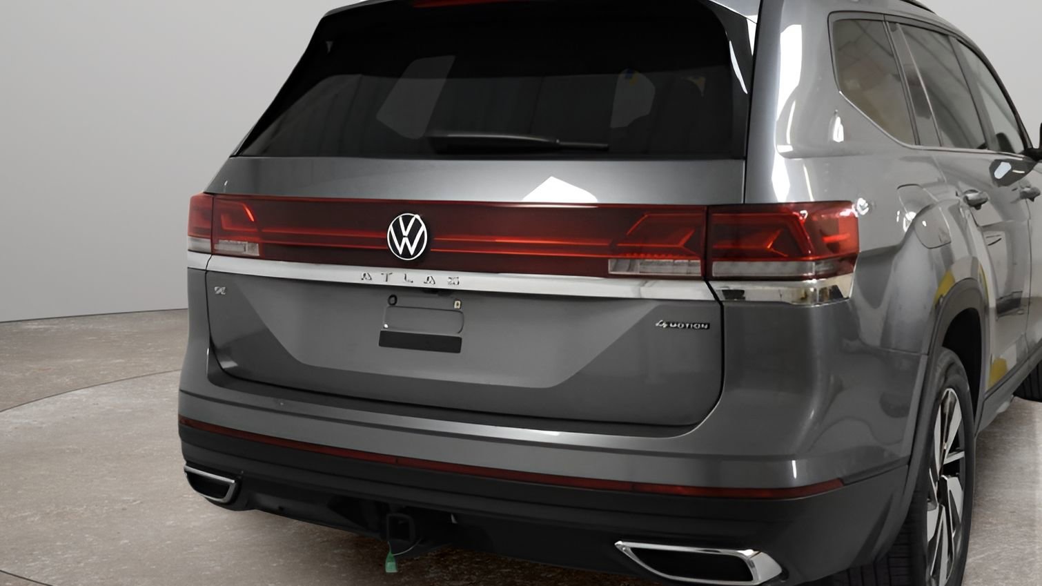 Used 2025 Volkswagen Atlas SE AWD/4WD image 3