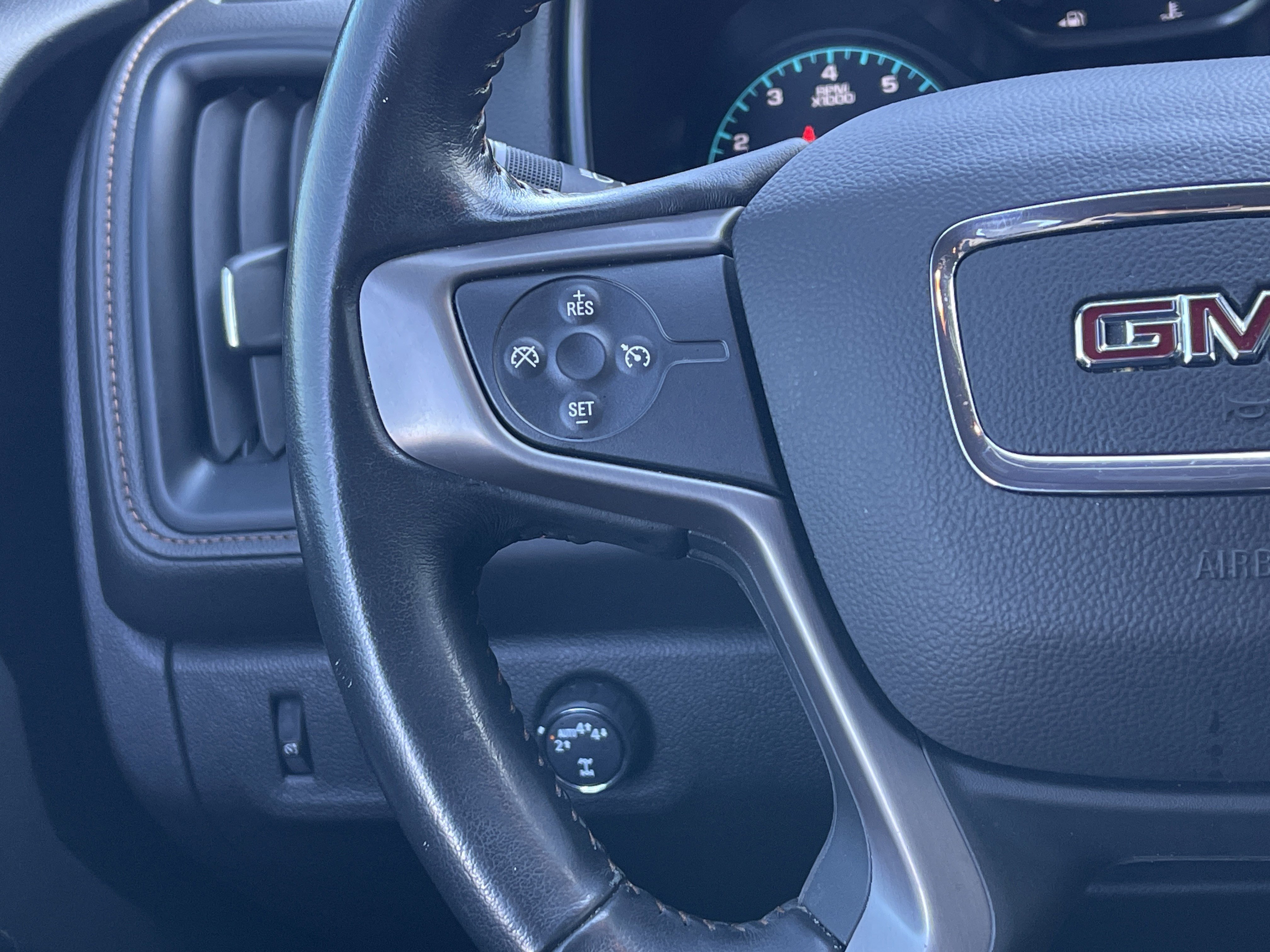 Used 2022 GMC Canyon AT4 image 18