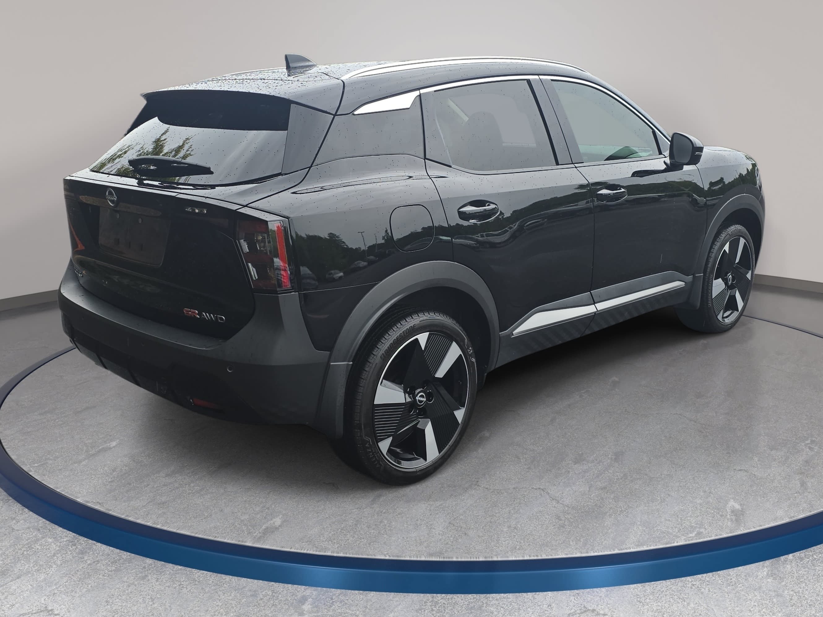 Used 2025 Nissan Kicks SR AWD/4WD image 5