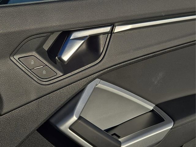 Used 2025 Audi Q3 2.0T Premium image 14