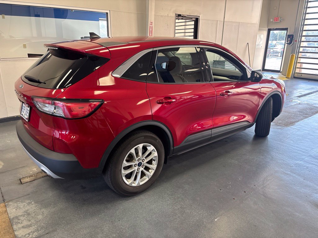 Used 2022 Ford Escape SE w/ Cold Weather Package FWD image 8