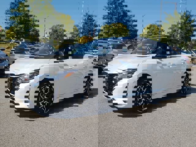 Used 2024 Nissan Sentra SR w/ SR Premium Package image 3