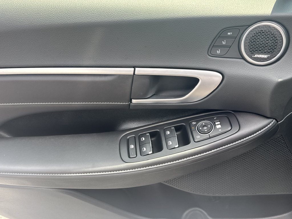 Used 2025 Hyundai Sonata Limited FWD image 9
