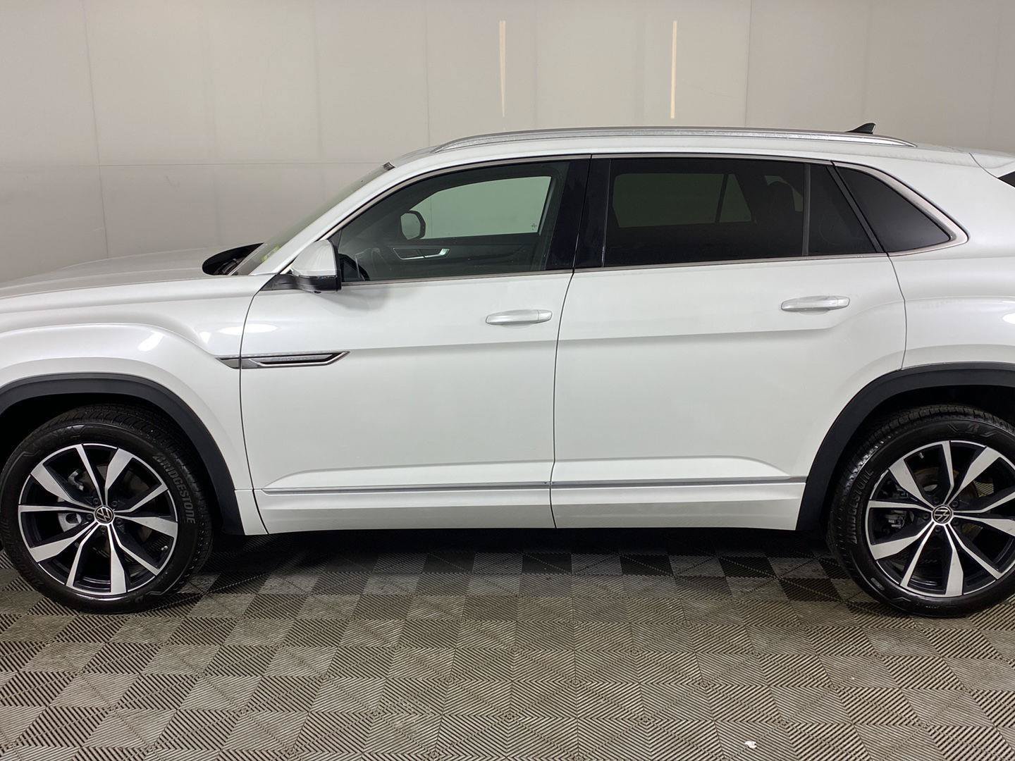 Used 2026 Volkswagen Atlas Cross Sport SEL Premium R-Line AWD/4WD image 6