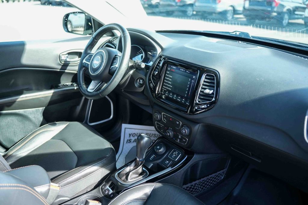 Used 2018 Jeep Compass Limited w/ Navigation Group AWD/4WD image 16