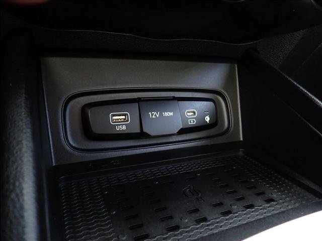 Used 2025 Hyundai Venue Limited FWD image 18