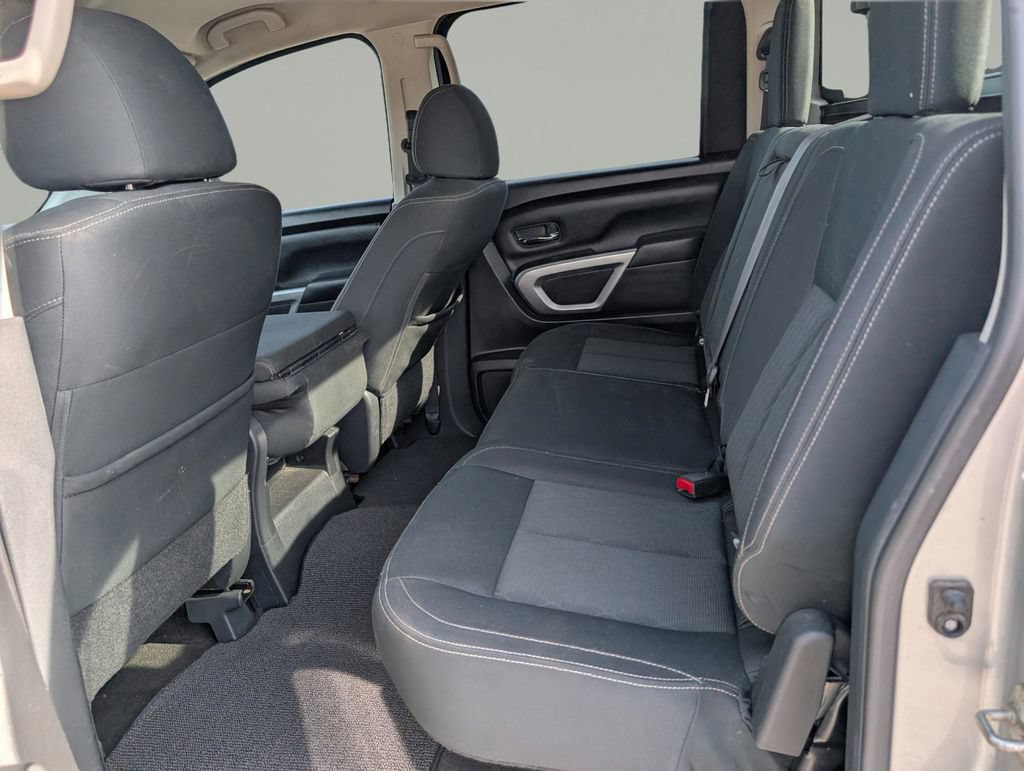 Used 2019 Nissan Titan SV AWD/4WD image 14