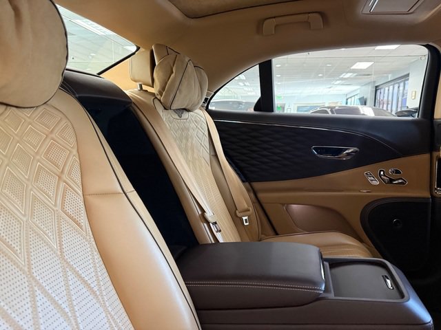 Used 2022 Bentley Flying Spur V8 AWD/4WD image 15