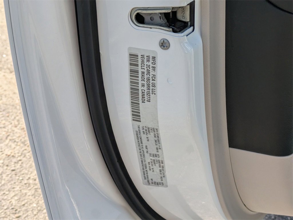 Used 2024 Chrysler Pacifica Touring-L image 32
