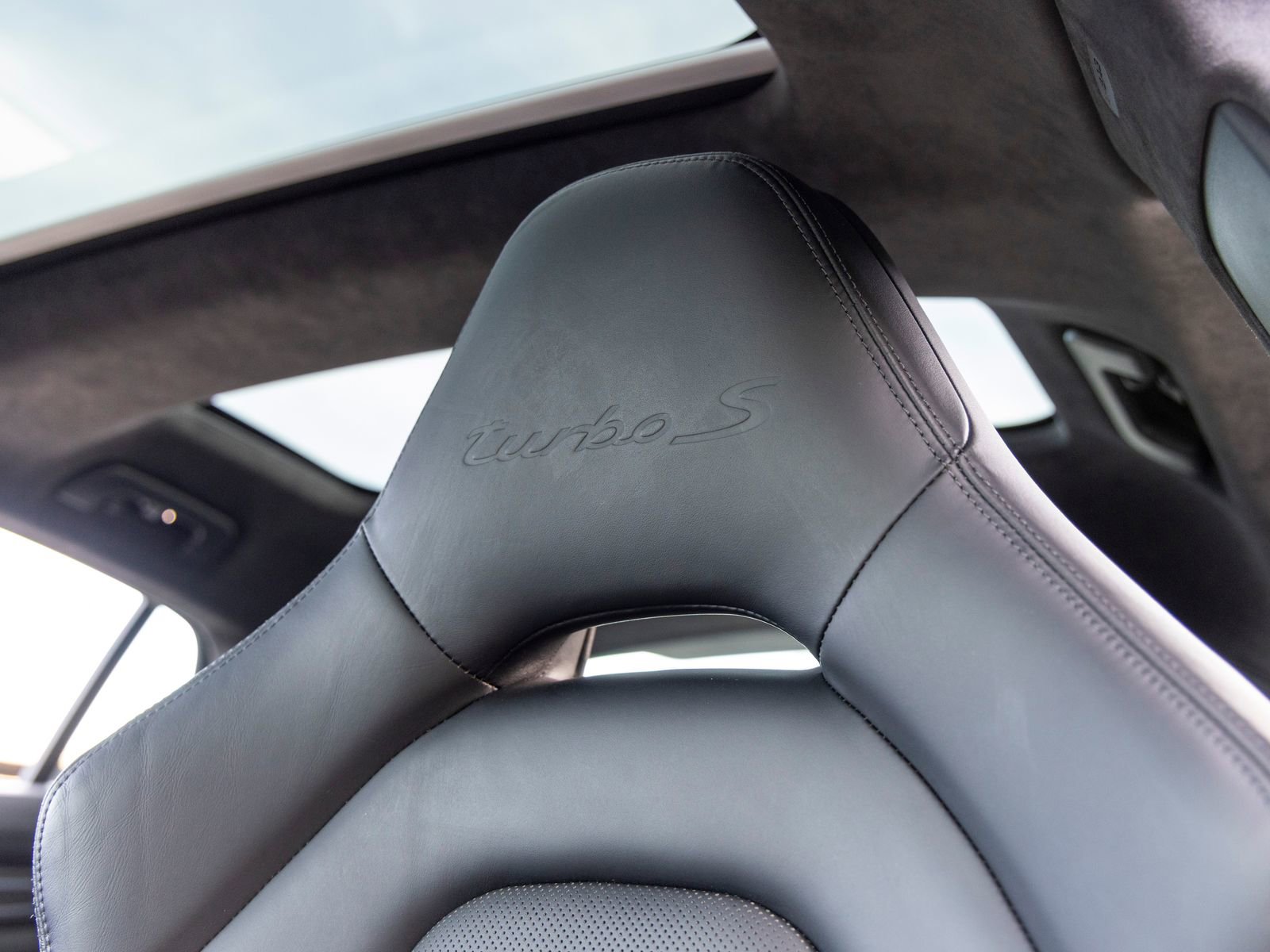 Used 2018 Porsche Panamera Turbo S image 32