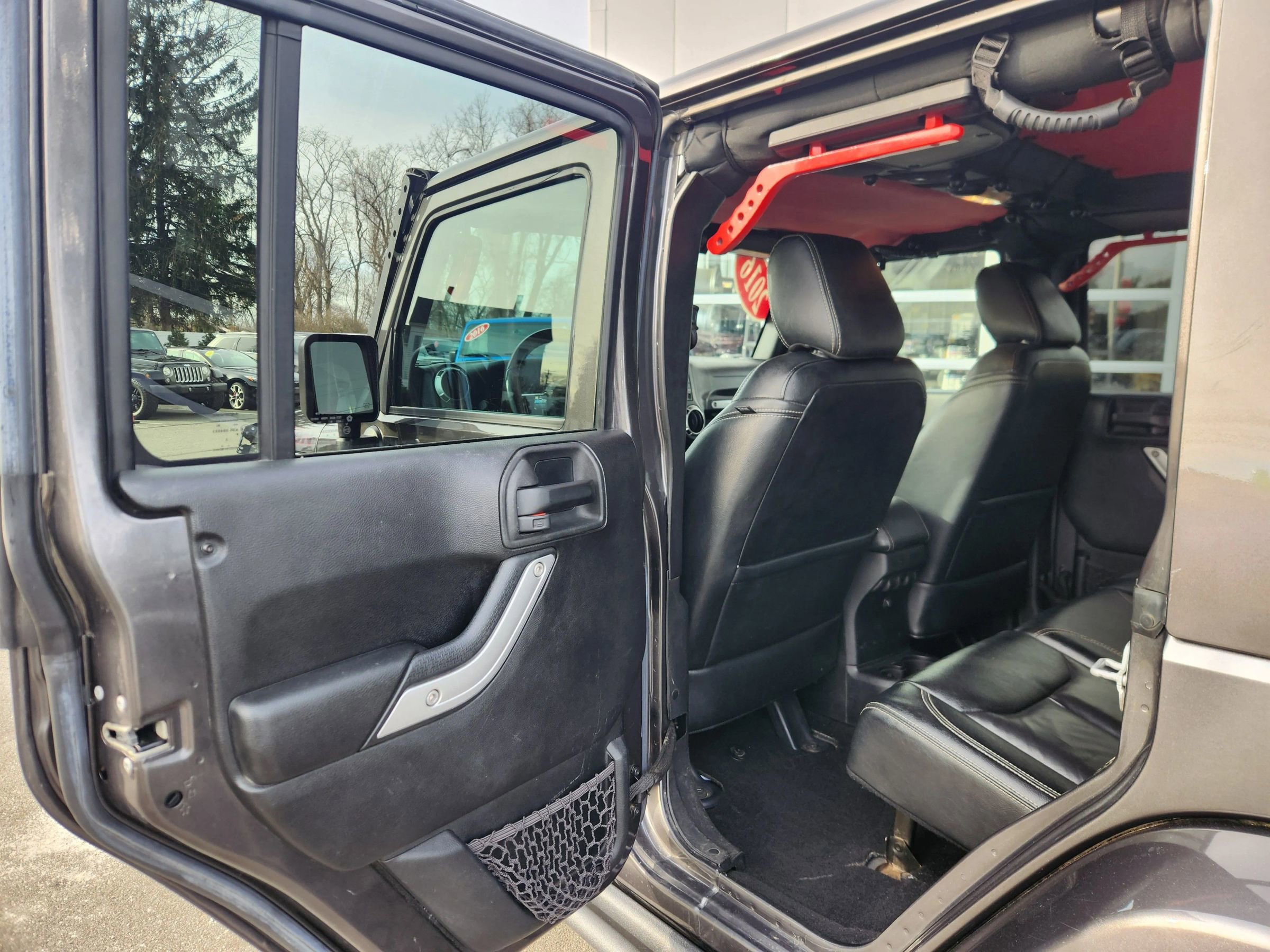 Used 2016 Jeep Wrangler Unlimited Rubicon image 39