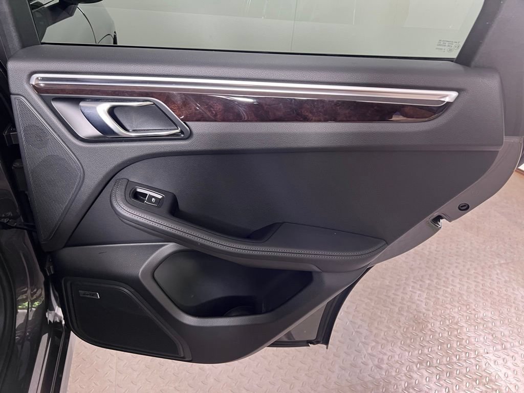 Certified 2018 Porsche Macan Turbo AWD/4WD image 28
