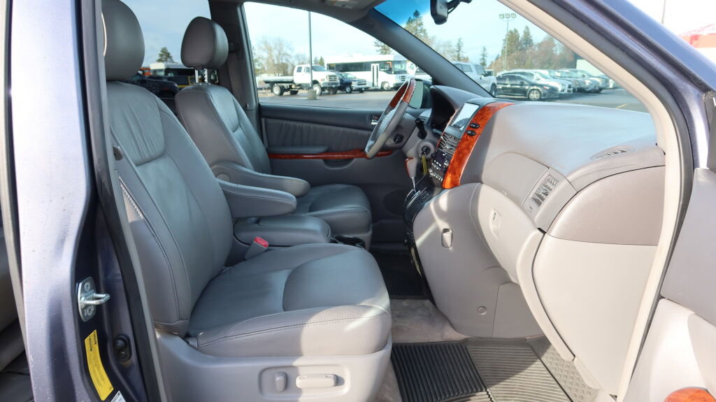 Used 2008 Toyota Sienna XLE Limited image 19