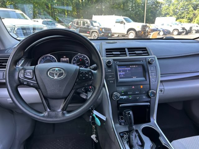 Used 2016 Toyota Camry LE FWD image 11