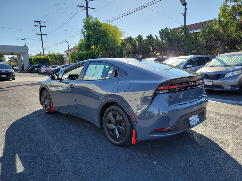 Used 2026 Toyota Prius LE FWD image 5