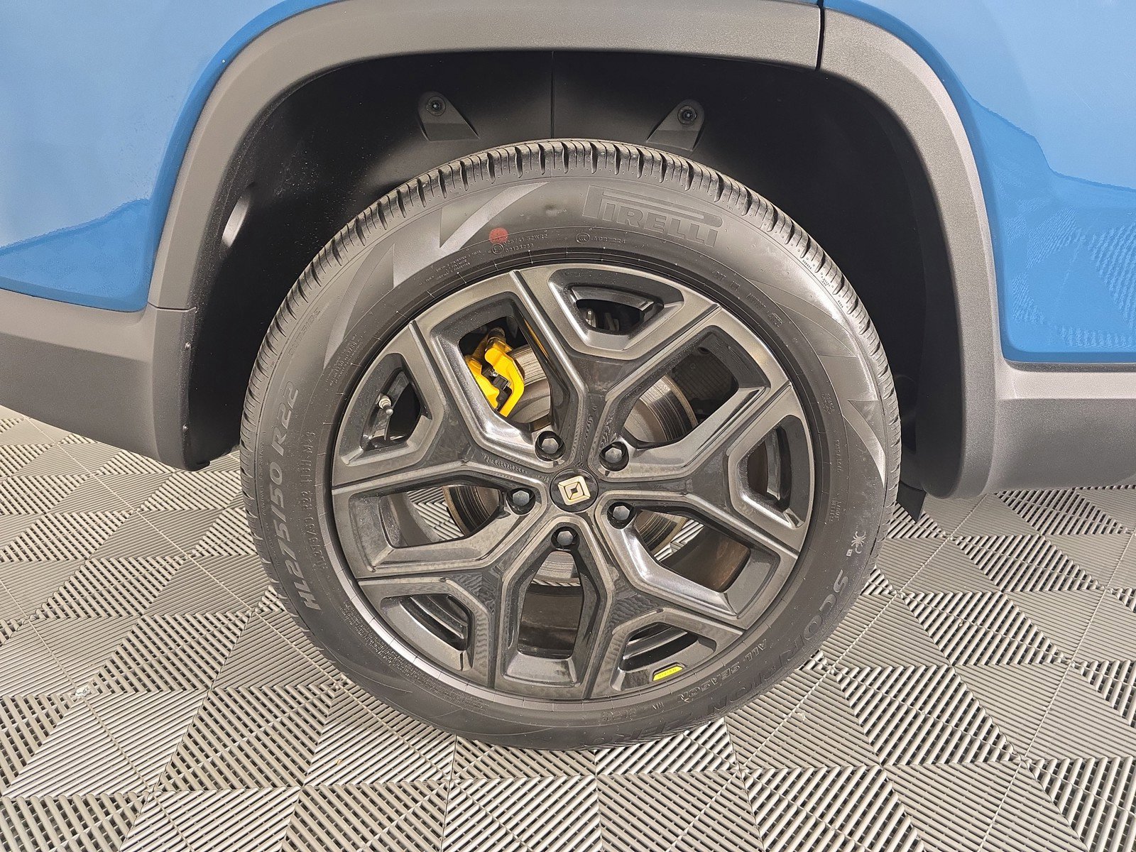 Used 2022 Rivian R1S Launch Edition image 12