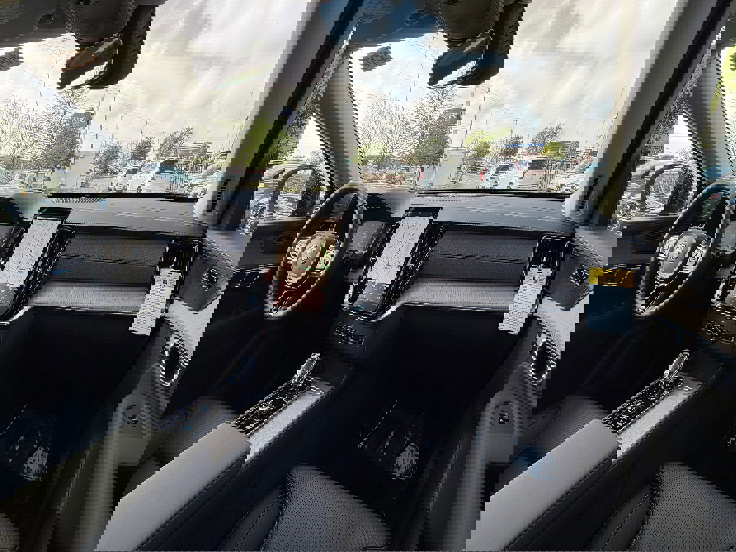 New 2026 Volvo XC90 T8 Ultra w/ Protection Package Premier image 11