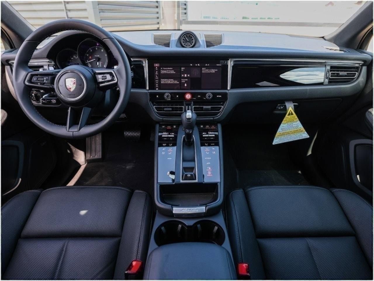 Certified 2025 Porsche Macan AWD/4WD image 24