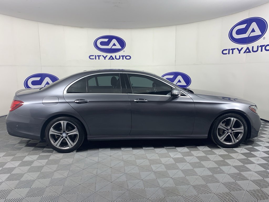 Used 2017 Mercedes-Benz E 300 4MATIC image 2