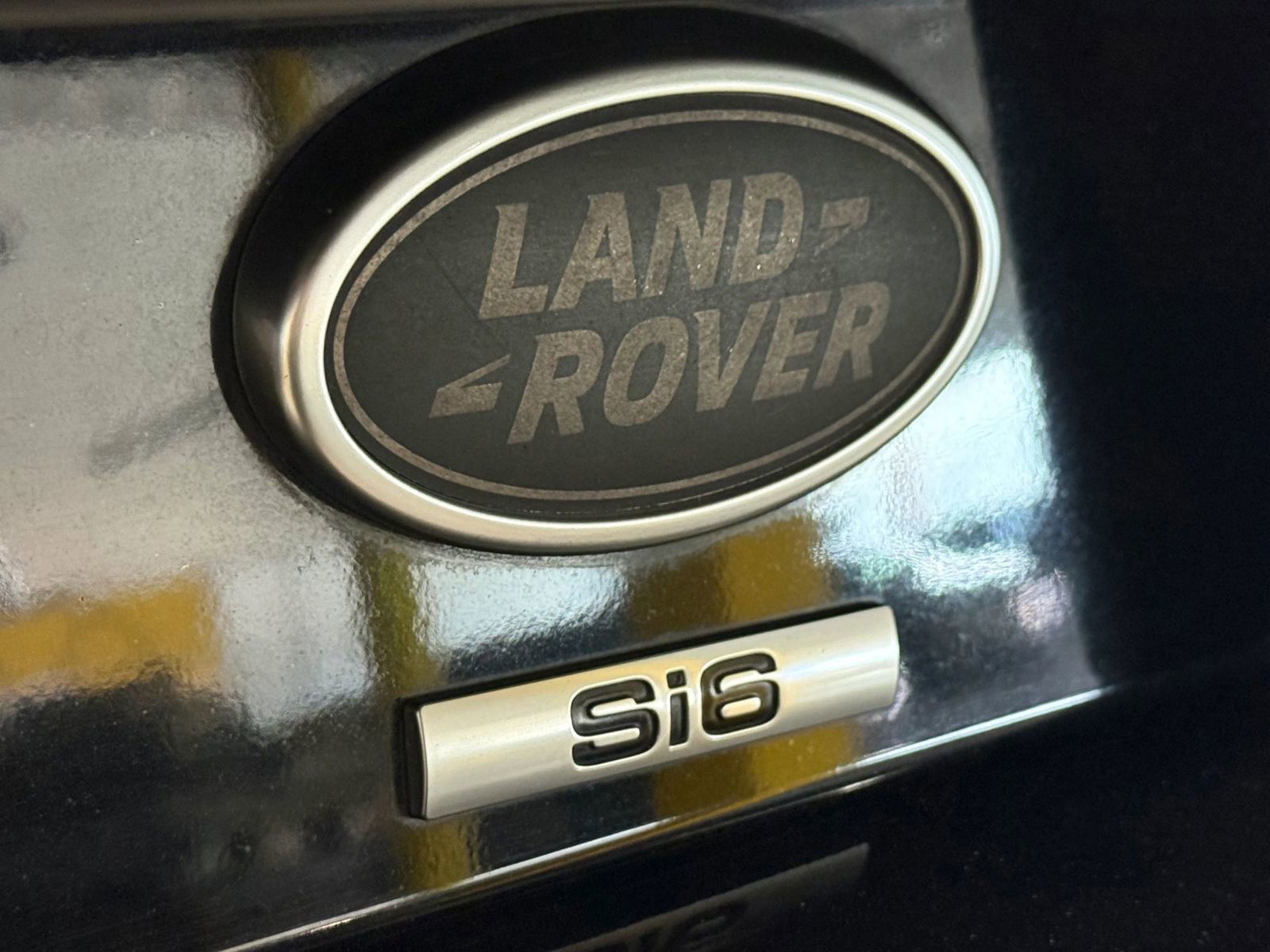Used 2020 Land Rover Discovery SE image 13