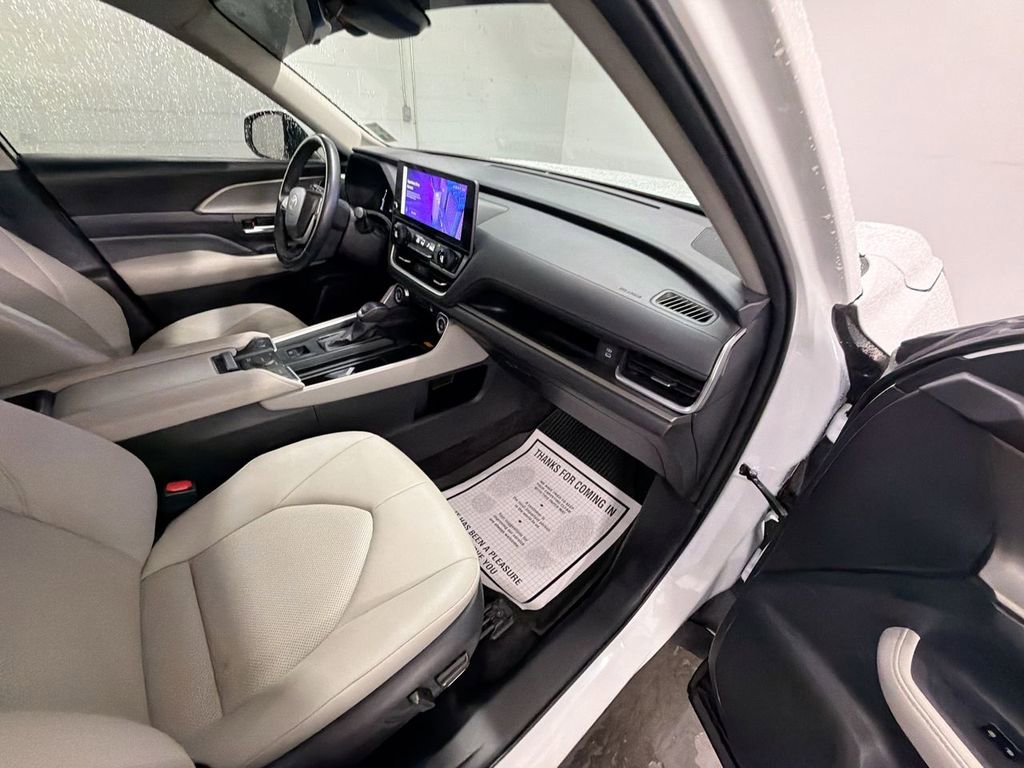 Used 2024 Toyota Grand Highlander AWD image 28