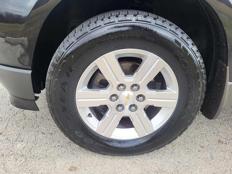 Used 2012 Chevrolet Traverse LT FWD image 28